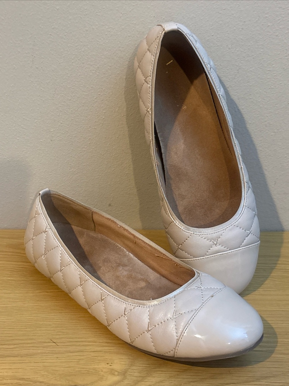 Vionic Spark Desiree Quilted Flat Nude Nappa Leather Patent Leather Cap Toe 10
